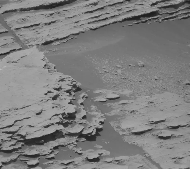 Sol 2579: Mast Camera (Mastcam)