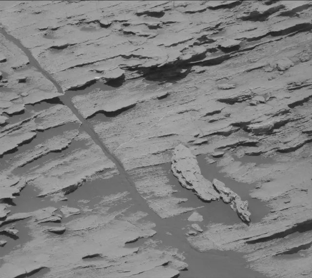 Sol 2579: Mast Camera (Mastcam)