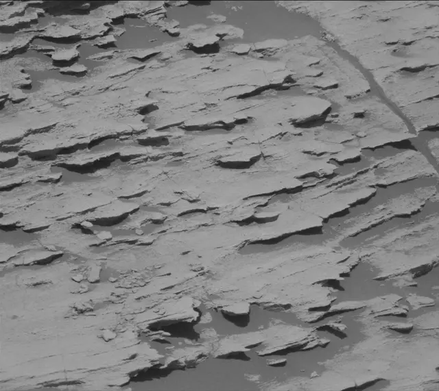 Sol 2579: Mast Camera (Mastcam)