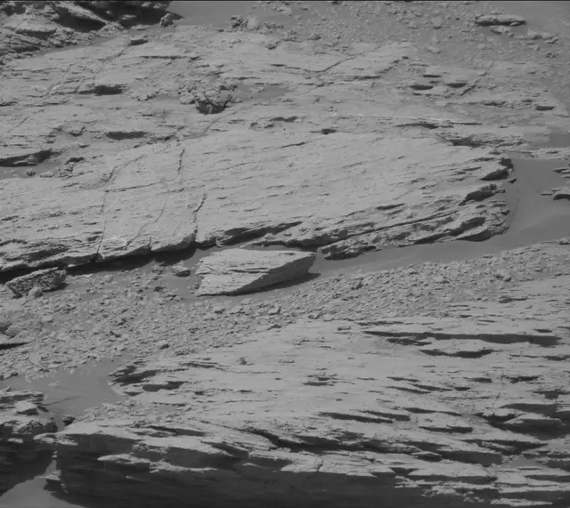 Sol 2581: Mast Camera (Mastcam)