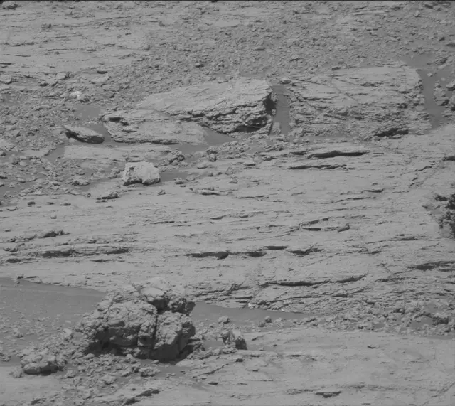 Sol 2581: Mast Camera (Mastcam)