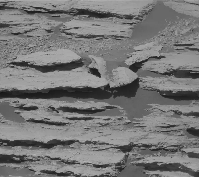 Sol 2581: Mast Camera (Mastcam)