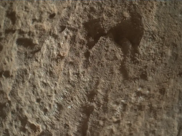 Sol 2581: Mars Hand Lens Imager (MAHLI)