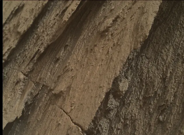 Sol 2581: Mars Hand Lens Imager (MAHLI)