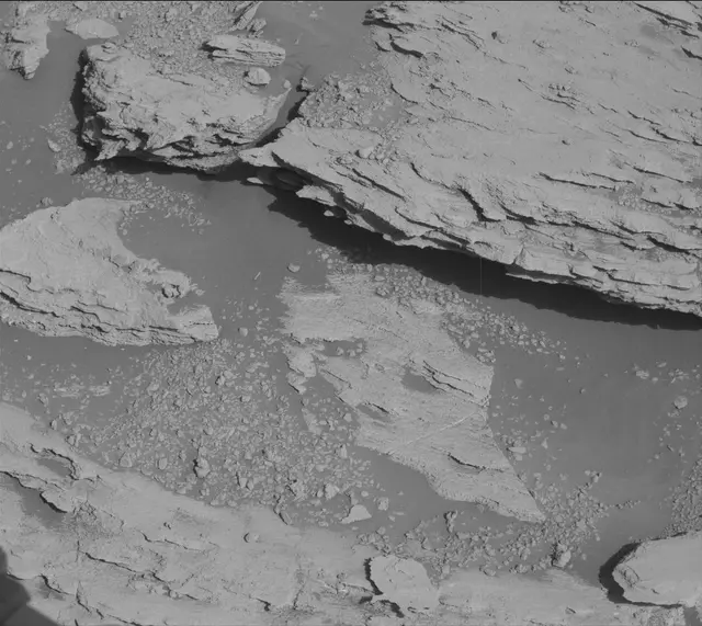 Sol 2582: Mast Camera (Mastcam)