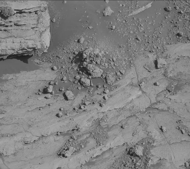 Sol 2582: Mast Camera (Mastcam)