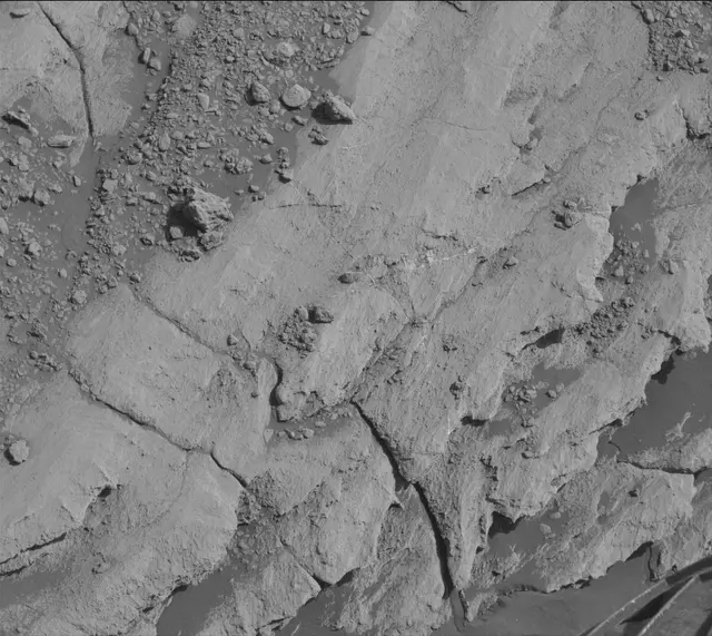 Sol 2582: Mast Camera (Mastcam)