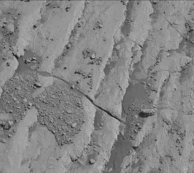 Sol 2582: Mast Camera (Mastcam)