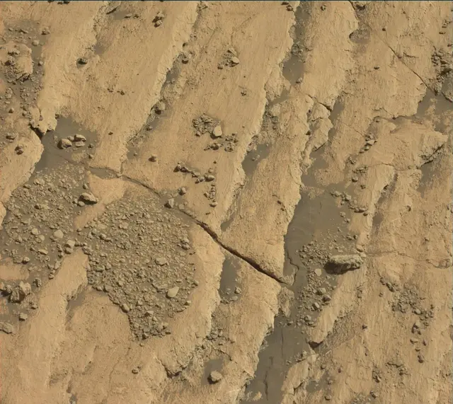 Sol 2582: Mast Camera (Mastcam)