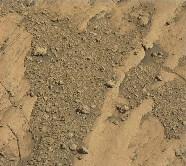 Sol 2582: Mast Camera (Mastcam)