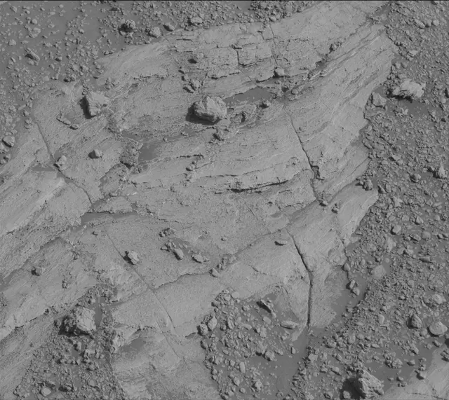 Sol 2582: Mast Camera (Mastcam)