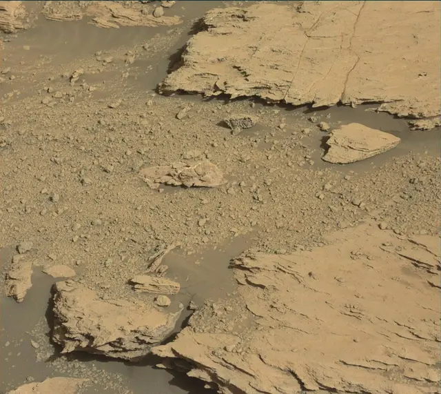 Sol 2582: Mast Camera (Mastcam)