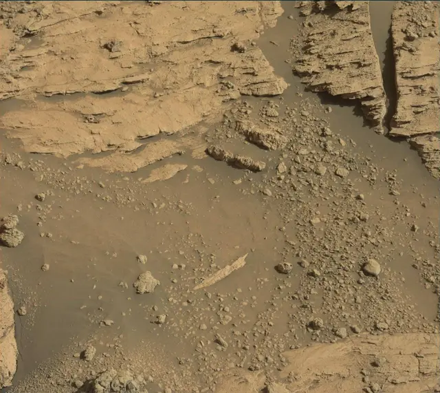 Sol 2582: Mast Camera (Mastcam)