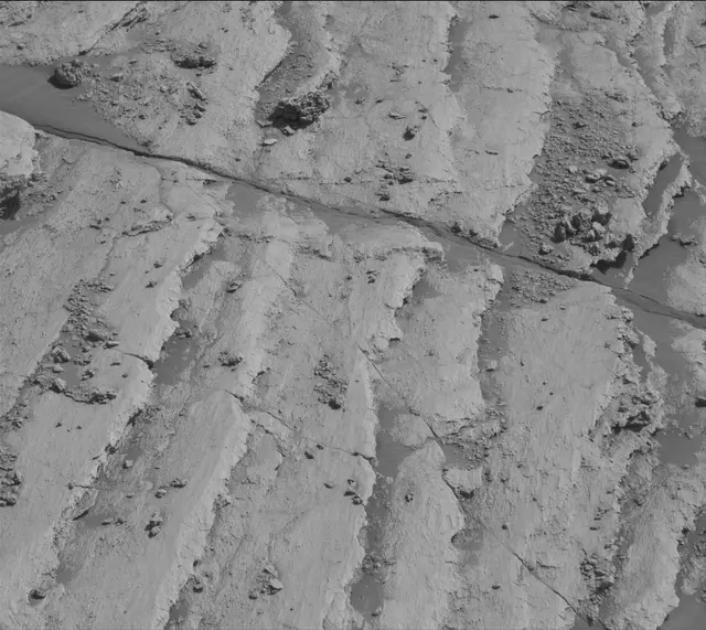 Sol 2582: Mast Camera (Mastcam)