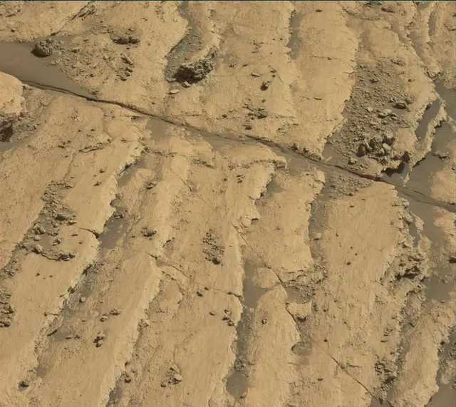 Sol 2582: Mast Camera (Mastcam)