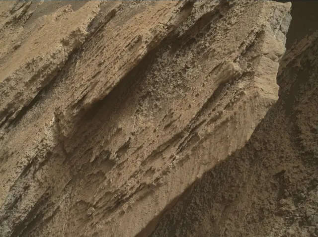 Sol 2582: Mars Hand Lens Imager (MAHLI)