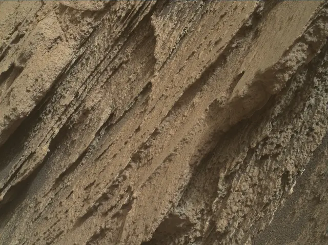 Sol 2582: Mars Hand Lens Imager (MAHLI)