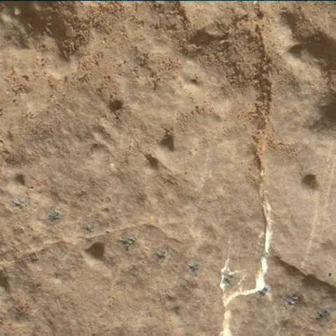 Sol 2583: Mars Hand Lens Imager (MAHLI)