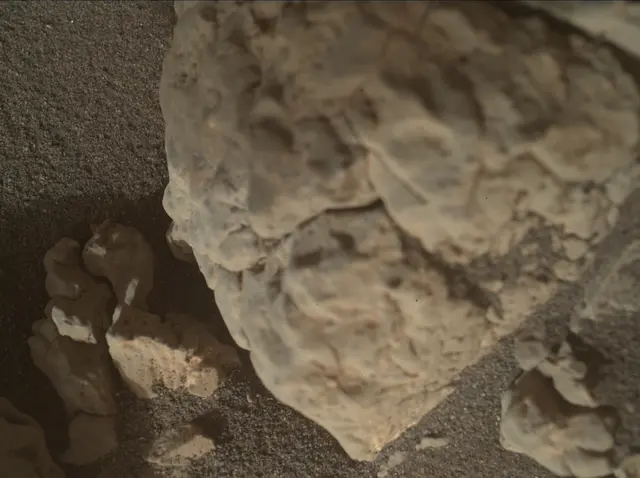 Sol 2585: Mars Hand Lens Imager (MAHLI)
