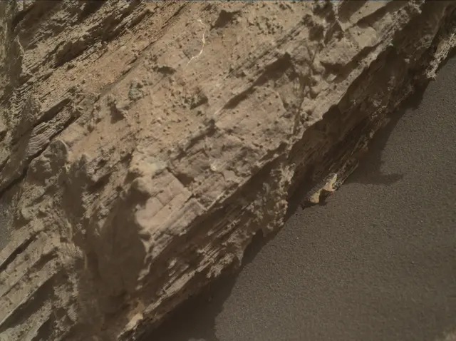 Sol 2585: Mars Hand Lens Imager (MAHLI)