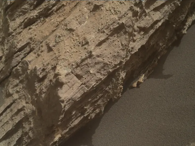 Sol 2585: Mars Hand Lens Imager (MAHLI)