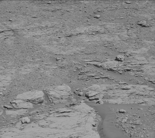 Sol 2586: Mast Camera (Mastcam)
