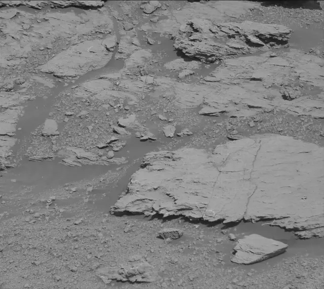 Sol 2586: Mast Camera (Mastcam)