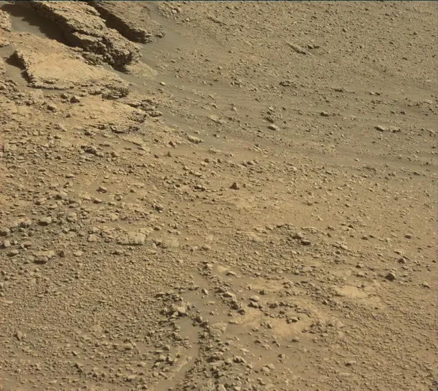 Sol 2586: Mast Camera (Mastcam)