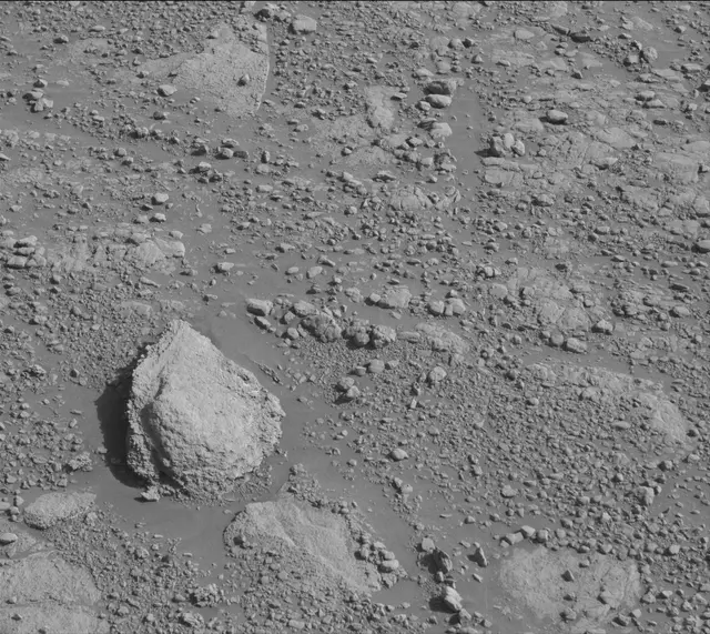 Sol 2586: Mast Camera (Mastcam)
