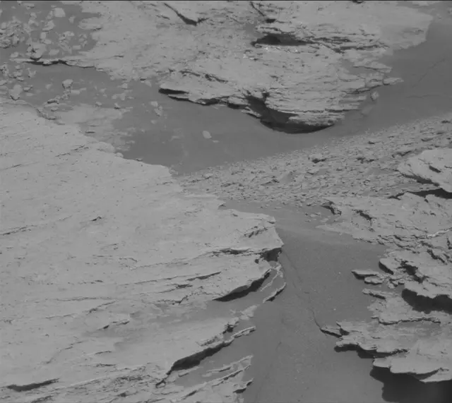 Sol 2586: Mast Camera (Mastcam)
