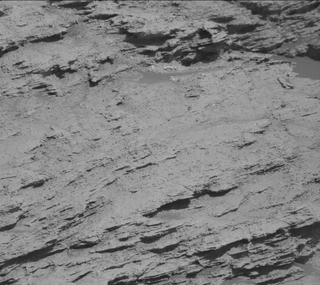 Sol 2586: Mast Camera (Mastcam)