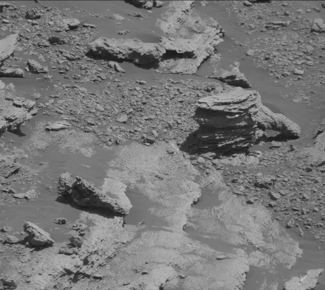 Sol 2586: Mast Camera (Mastcam)