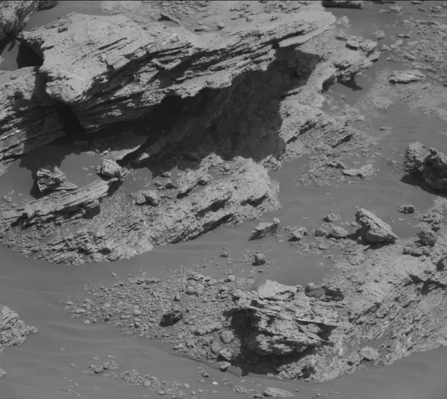 Sol 2586: Mast Camera (Mastcam)