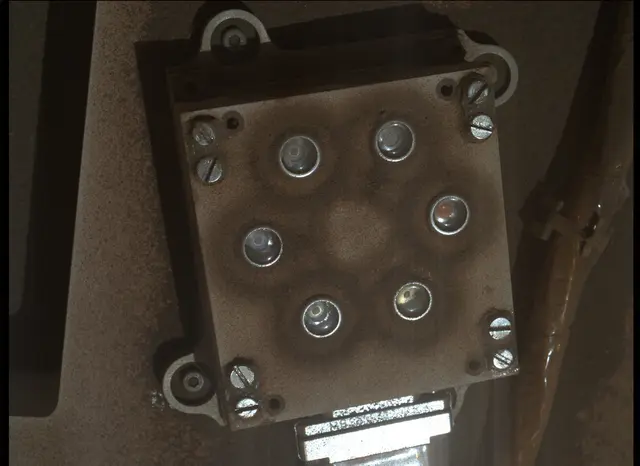 Sol 2587: Mars Hand Lens Imager (MAHLI)