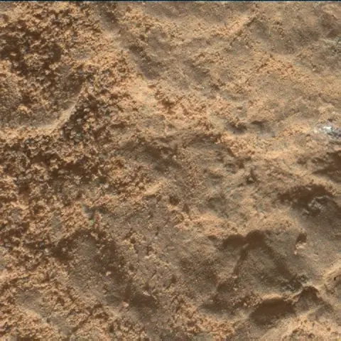Sol 2587: Mars Hand Lens Imager (MAHLI)