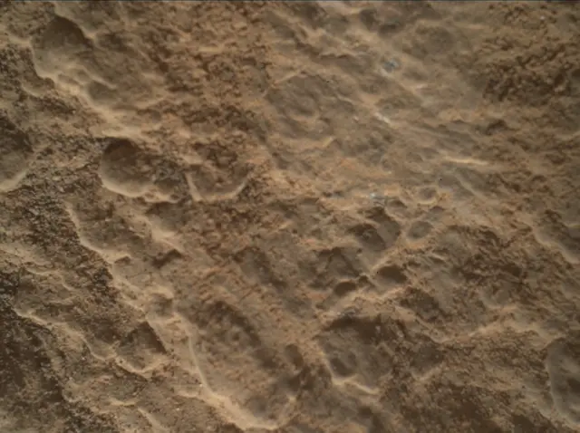 Sol 2587: Mars Hand Lens Imager (MAHLI)