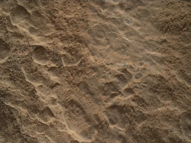 Sol 2587: Mars Hand Lens Imager (MAHLI)