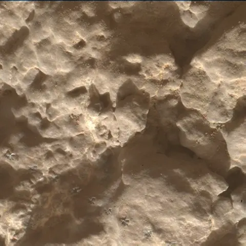 Sol 2587: Mars Hand Lens Imager (MAHLI)