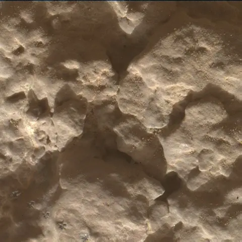 Sol 2587: Mars Hand Lens Imager (MAHLI)