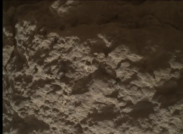 Sol 2587: Mars Hand Lens Imager (MAHLI)
