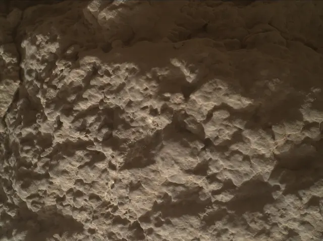 Sol 2587: Mars Hand Lens Imager (MAHLI)