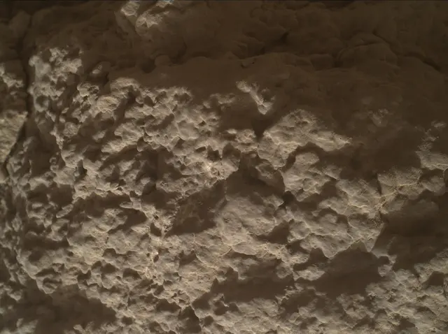 Sol 2587: Mars Hand Lens Imager (MAHLI)
