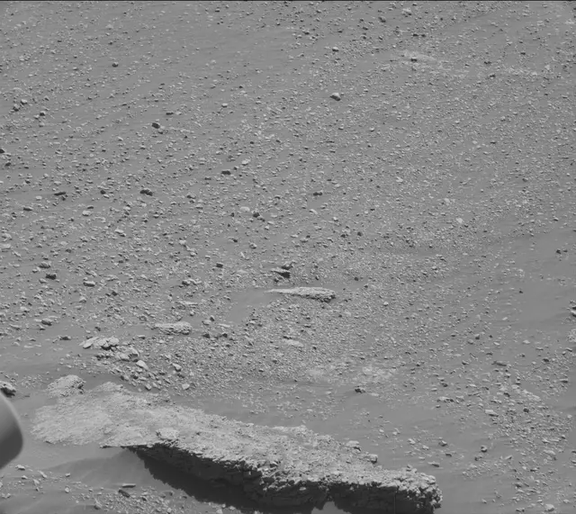 Sol 2589: Mast Camera (Mastcam)