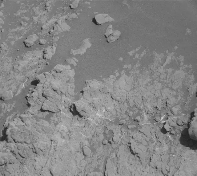Sol 2591: Mast Camera (Mastcam)