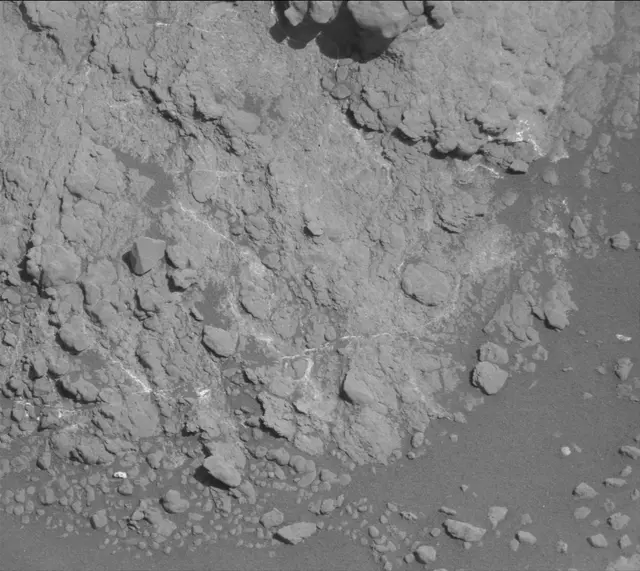 Sol 2591: Mast Camera (Mastcam)