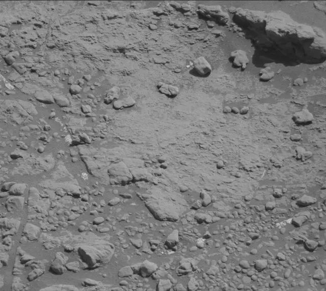 Sol 2592: Mast Camera (Mastcam)