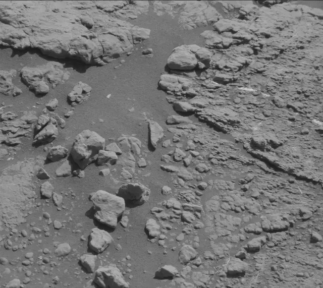 Sol 2592: Mast Camera (Mastcam)