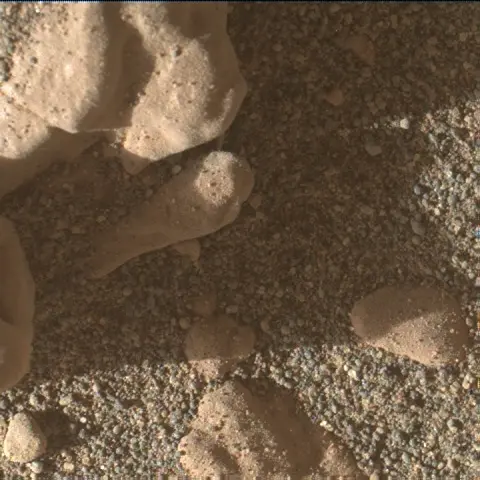 Sol 2594: Mars Hand Lens Imager (MAHLI)