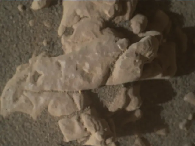 Sol 2594: Mars Hand Lens Imager (MAHLI)
