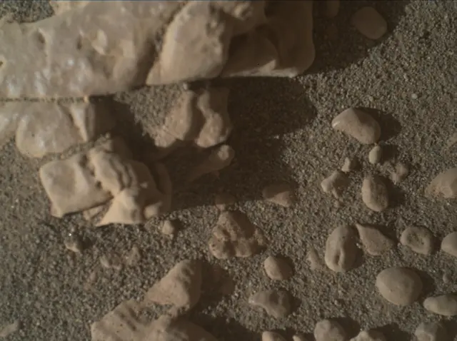 Sol 2594: Mars Hand Lens Imager (MAHLI)